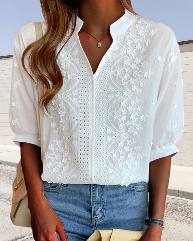Lurielle™ - Broderad Blus med Slitskrage
